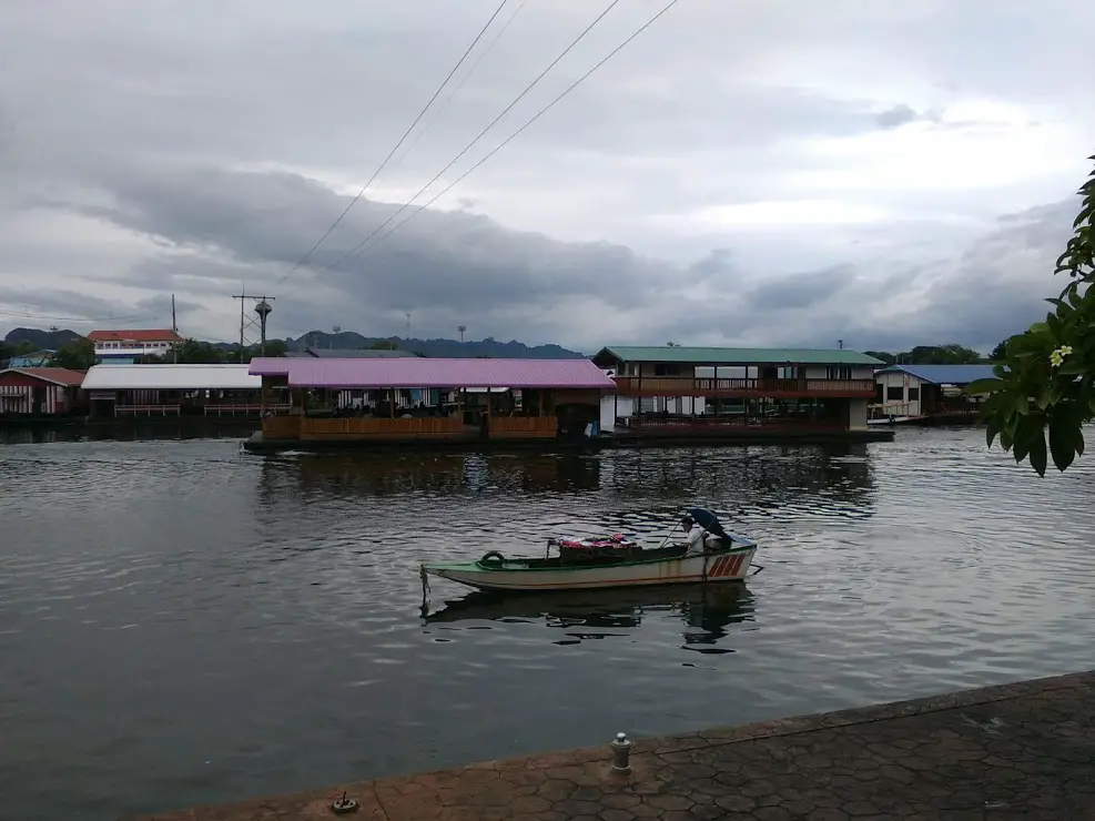 vie nomade thailande kanchanaburi maison bateau