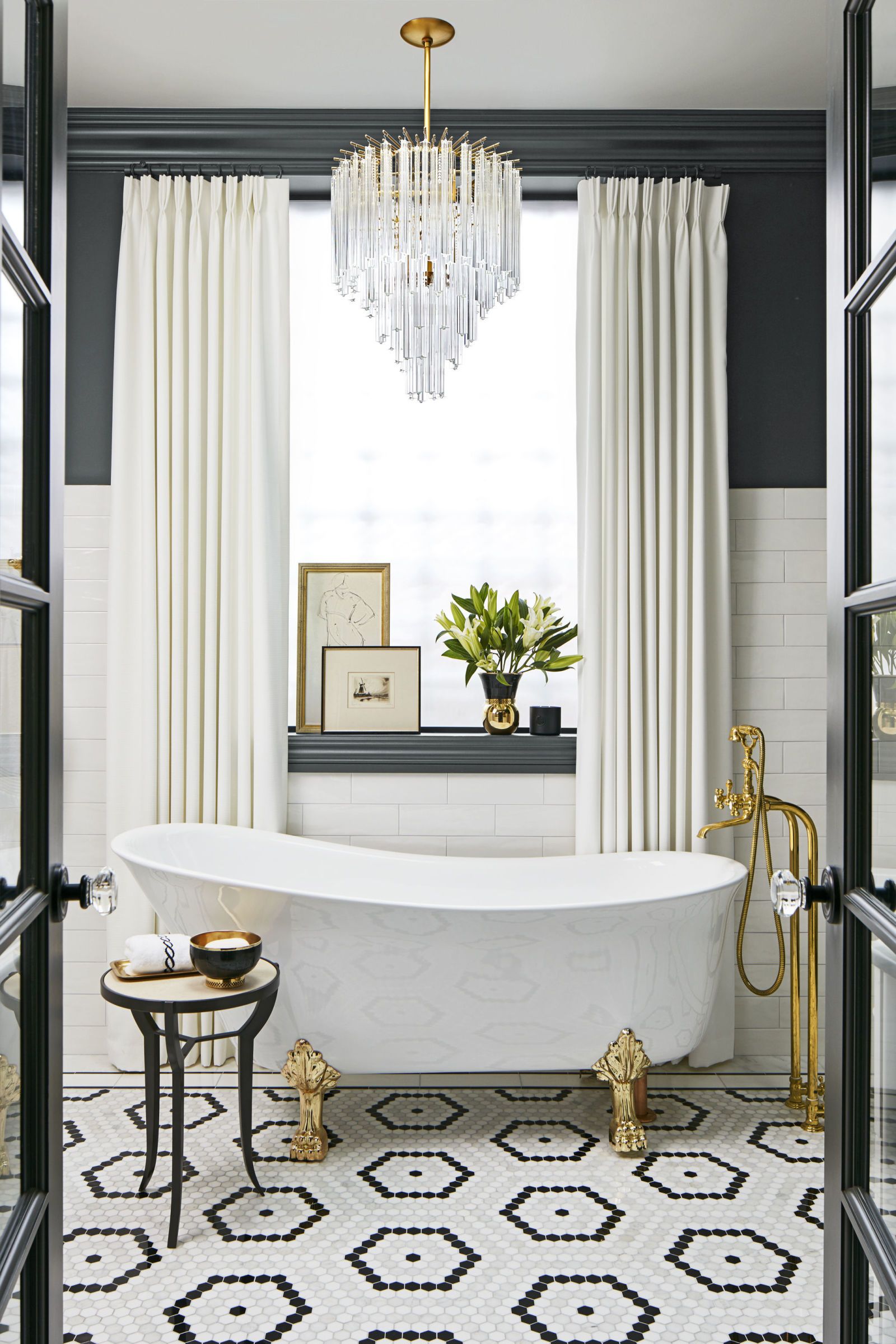 modern glam salle de bain baignoire