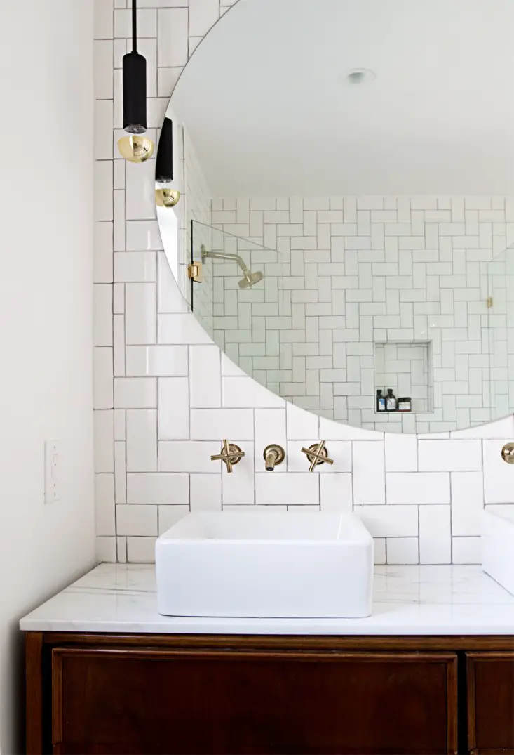 modern glam salle de bain grand miroir rond