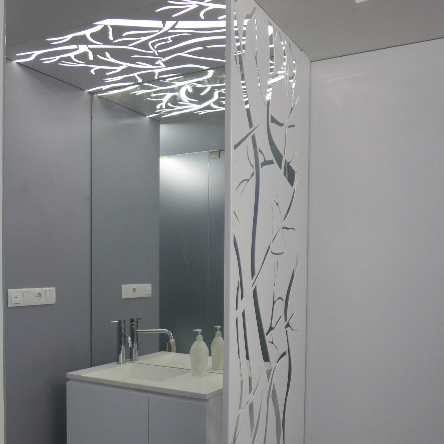 salle de bain claustra aluminium decoration