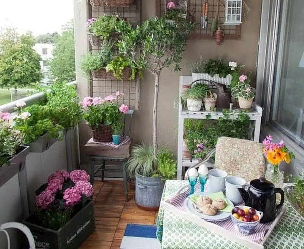 balcon deco petite table plante