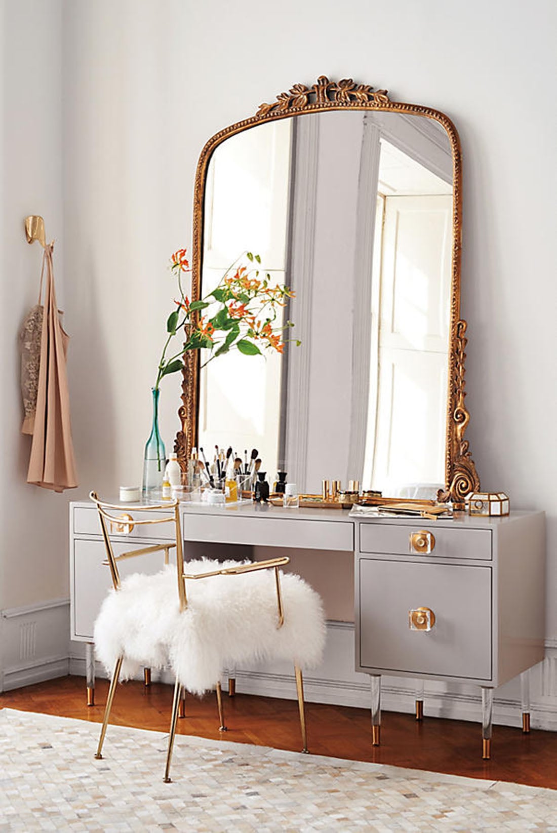 style modern glam coiffeuse chambre