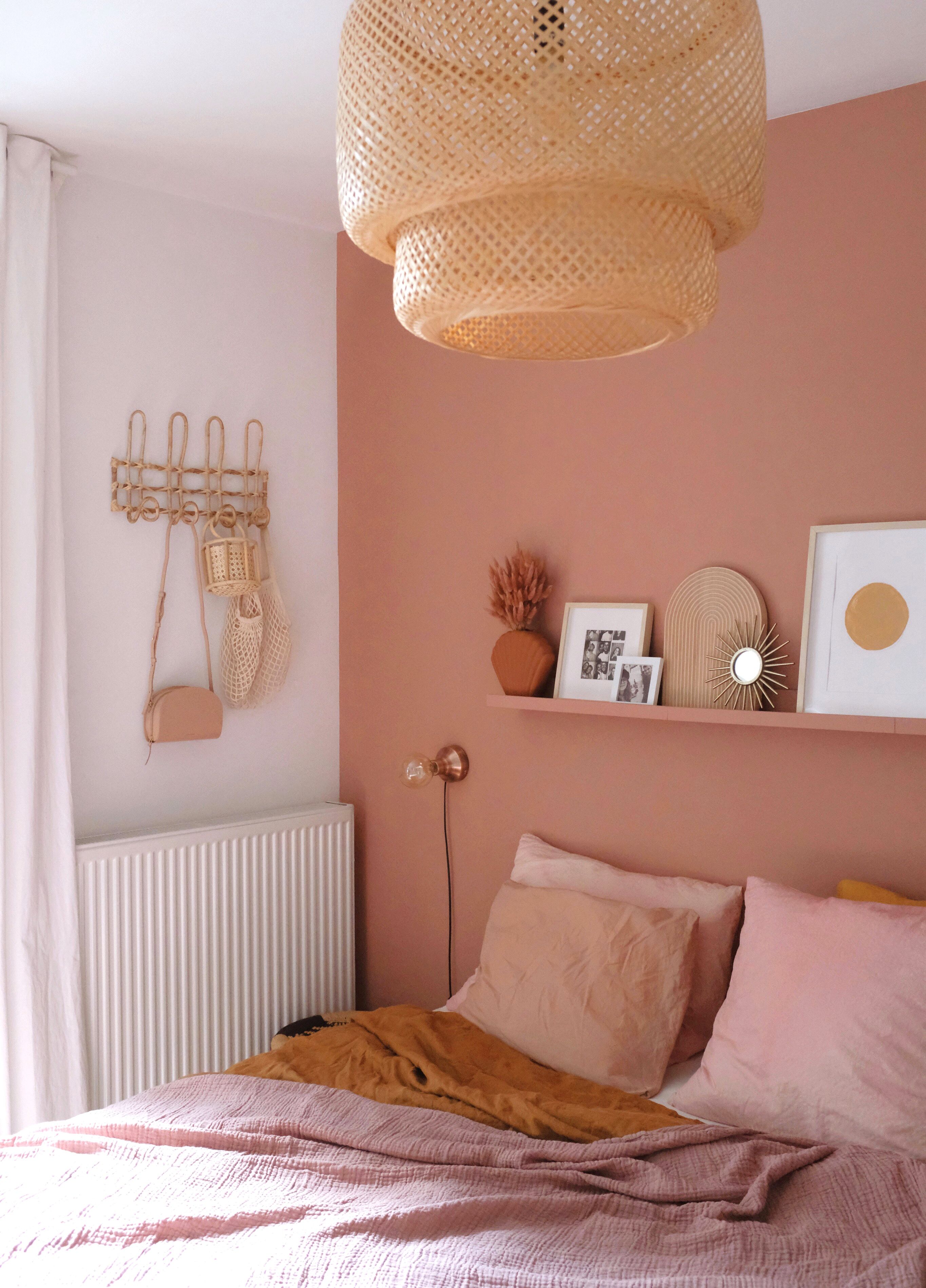terracotta couleur chambre mur et linge de lit