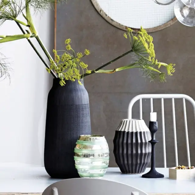 intérieur style nature vase en argile noir