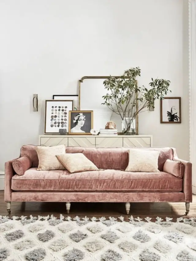 comment utiliser blanc pour decorer salon style modern glam canapé velours rose élégant