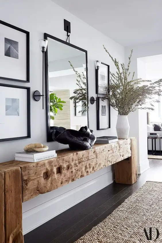 deco couloir entree cadre muraux style elegant et simple console en bois et miroir