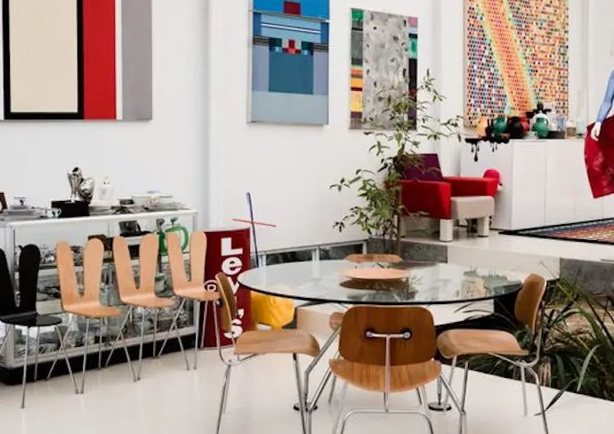 idee deco salle a manger style arty table en verre chaises design decoration murale