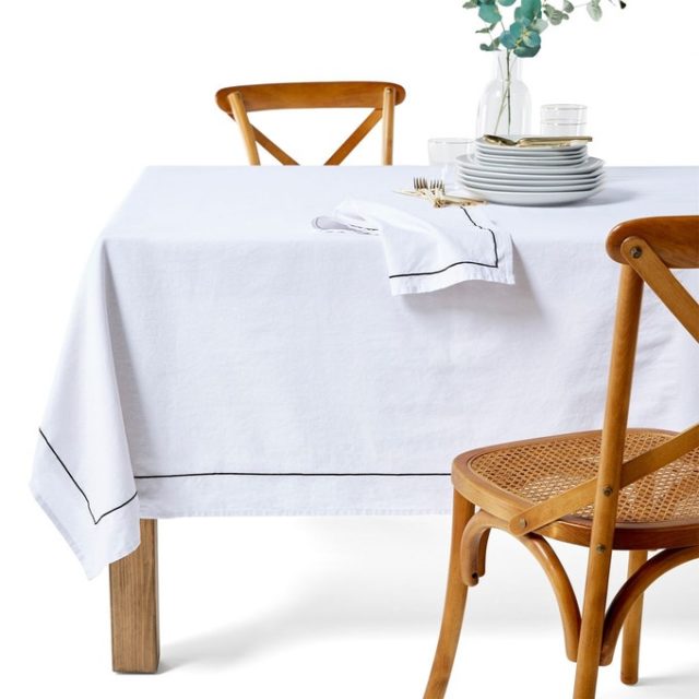 noel deco table elegant classique nappe blanche liseré noir