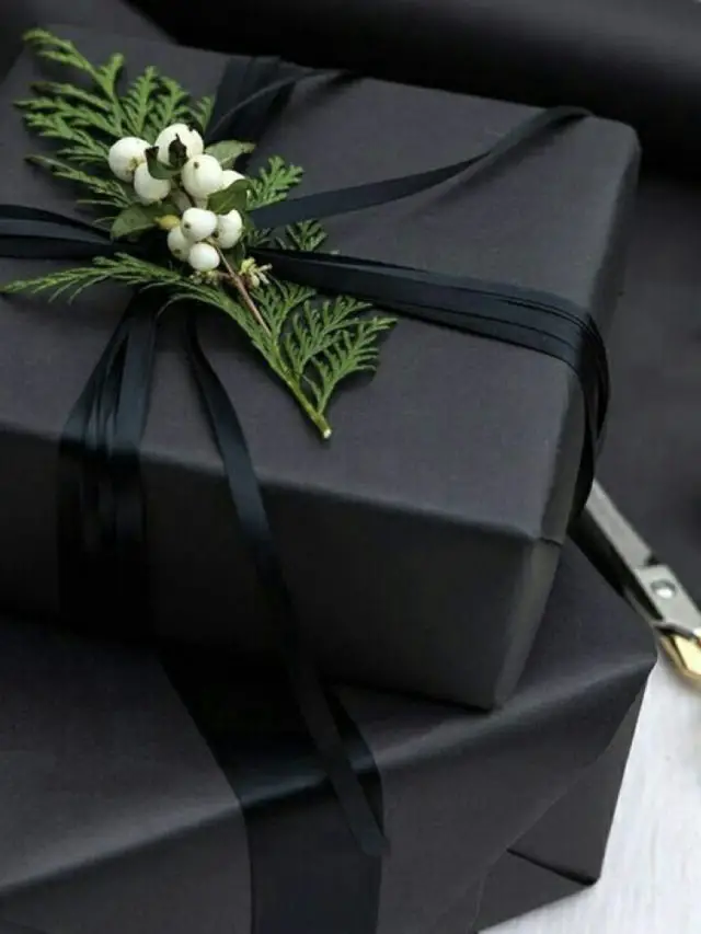 paquet cadeau elegant noir exemple et branche de cyprès