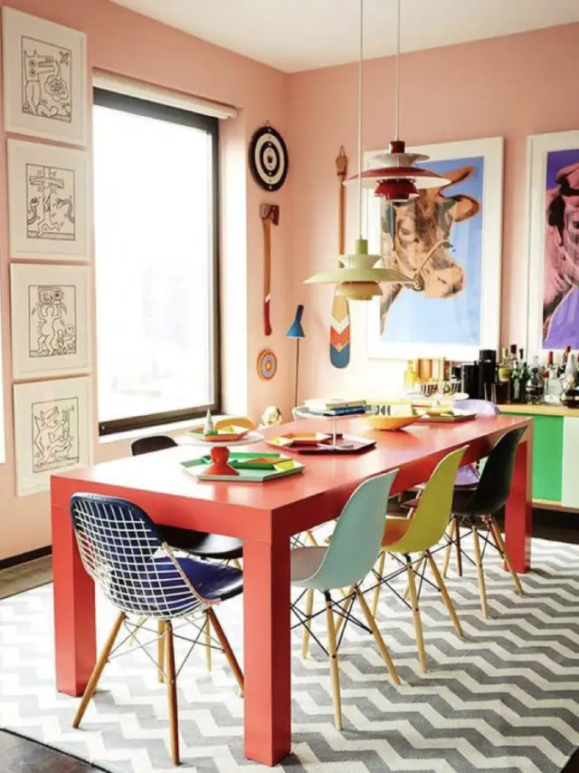 salle a manger style arty exemple table repas rouge chaises eames colorées peinture corail