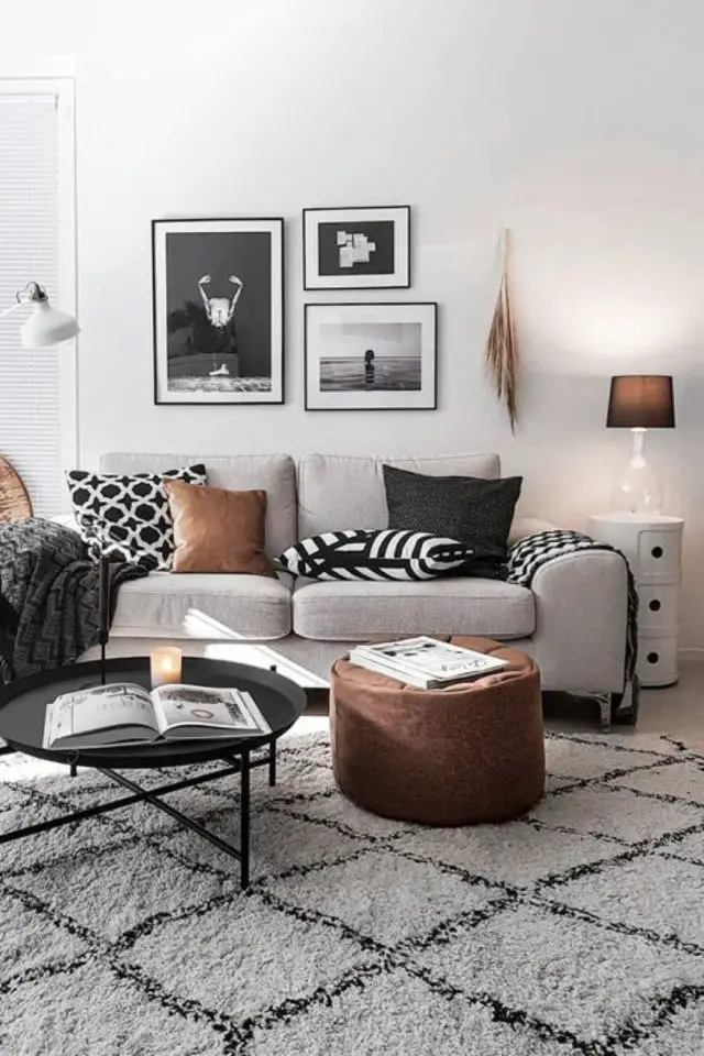 salon cosy nesting exemple canapé gris moderne tapis berbère pouf en cuir