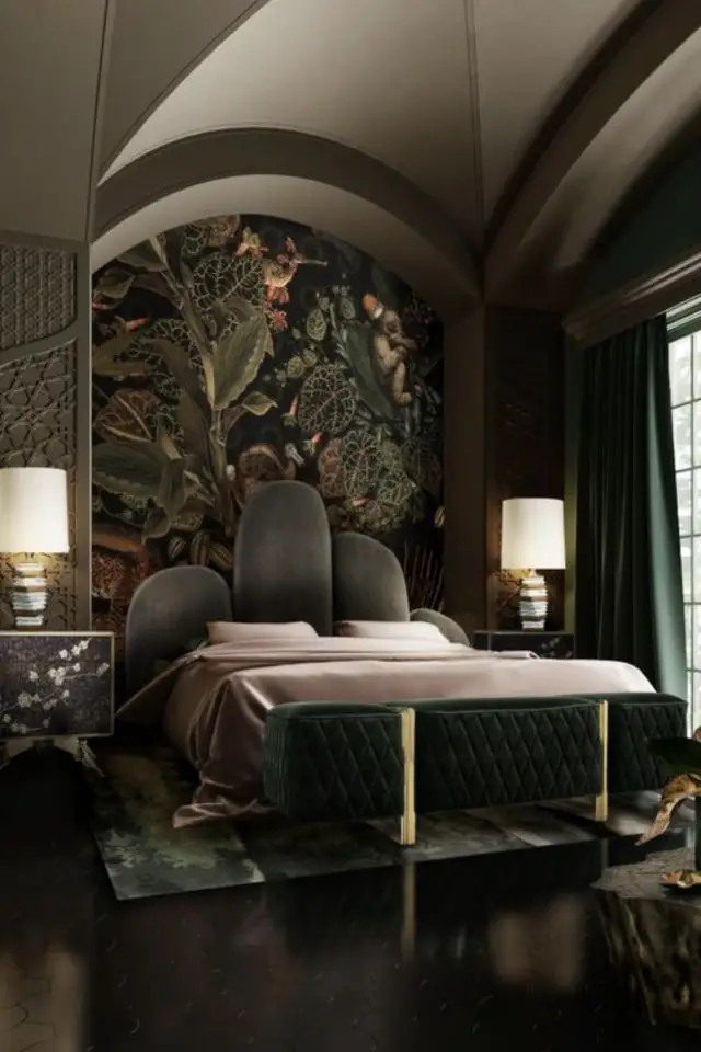 chambre decoration style classique chic exemple tête de lit velours alcôve en papier peint imprimé tropical 