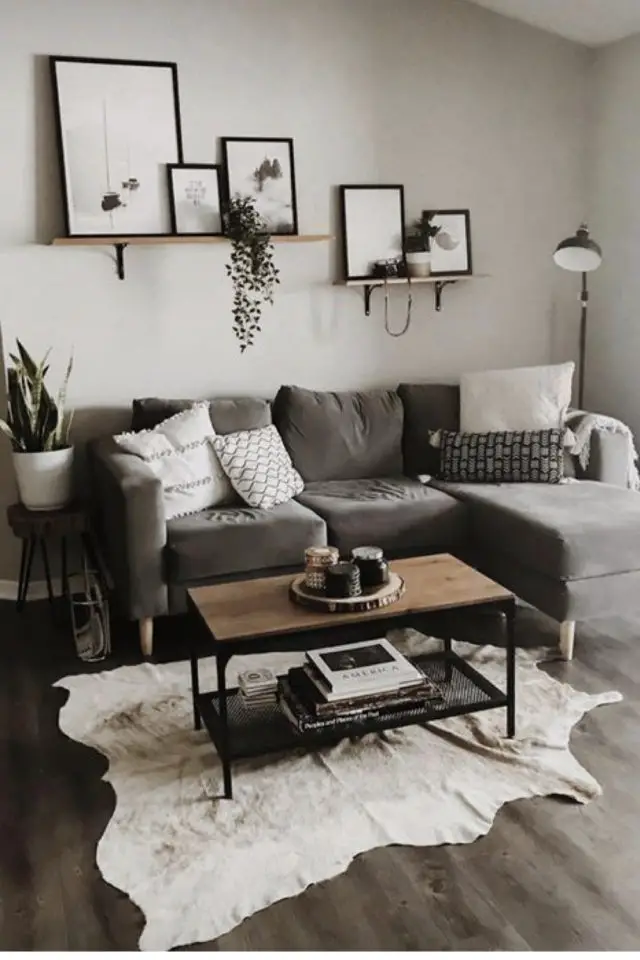 deco interieur couleur gris exemple canapé angle gris mur gris beige lin tapis clair et table basse metal bois