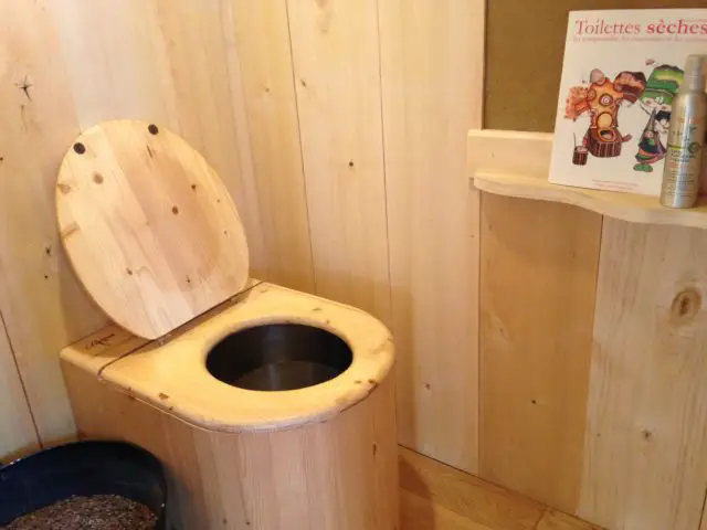 logement slow toilettes seches revetement bois ecologie