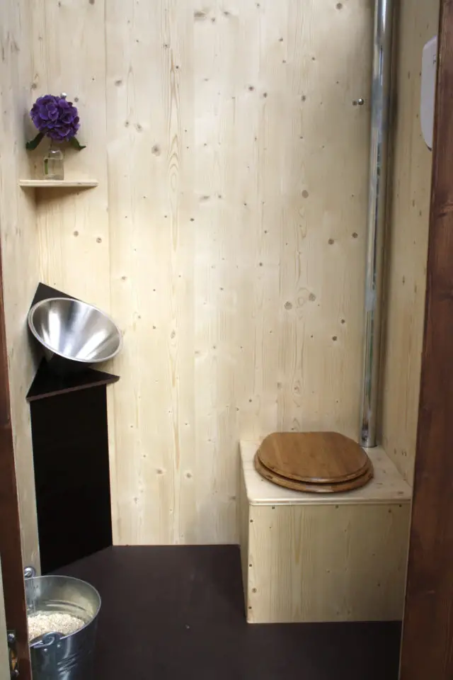 maison durable solution toilettes lambris bois
