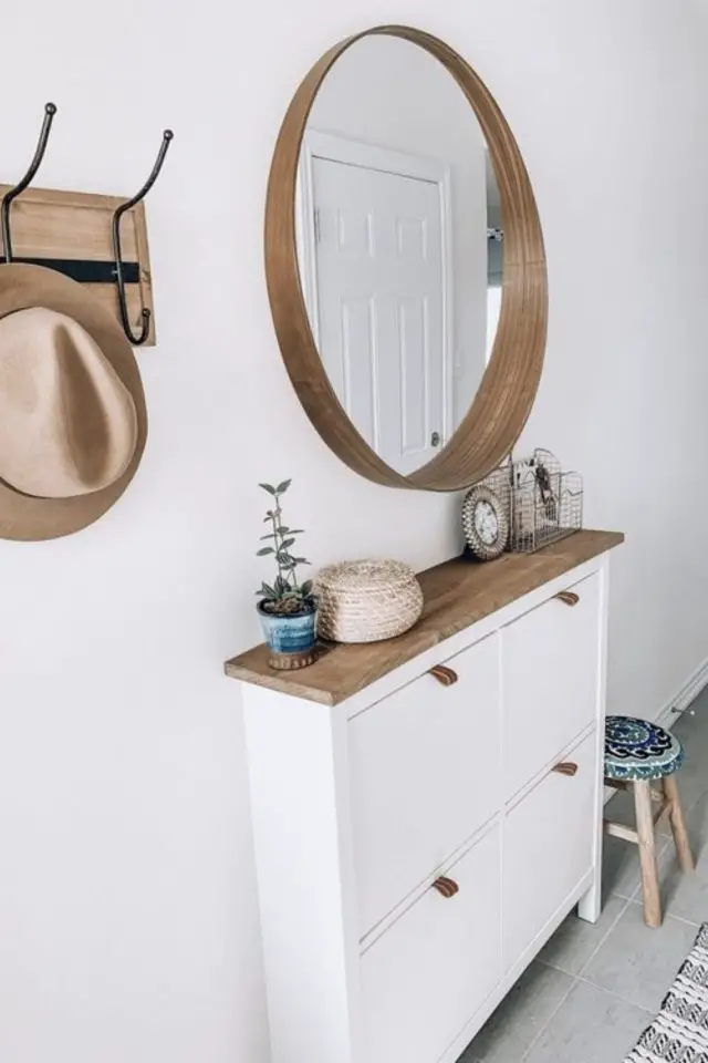 petite entree meuble a chaussure exemple mobilier rangement gain de place bois et blanc grand miroir moderne rond en bois