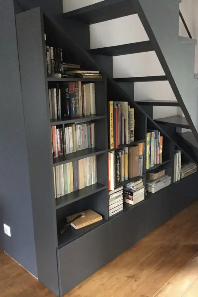 où gagner place chez soi aménagement sous escaliers décoration meuble bibliothèque sur mesure