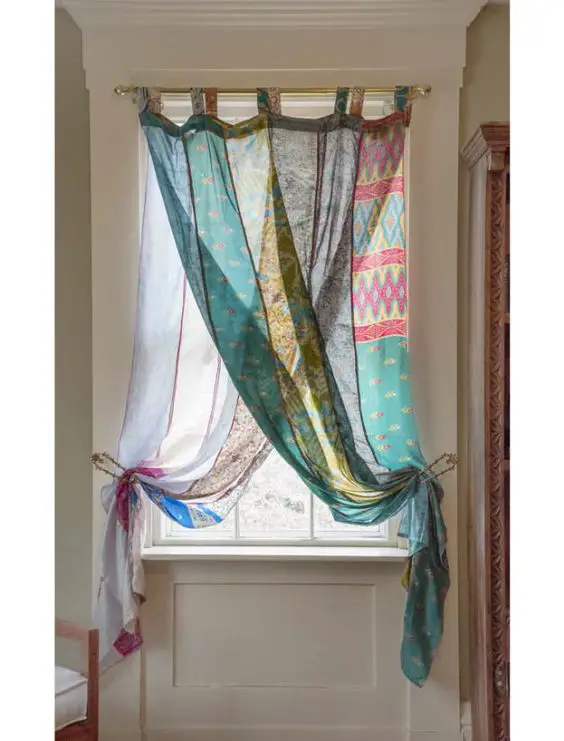 rideaux a motif style hippie entrée petite fenêtre couleur patchwork
