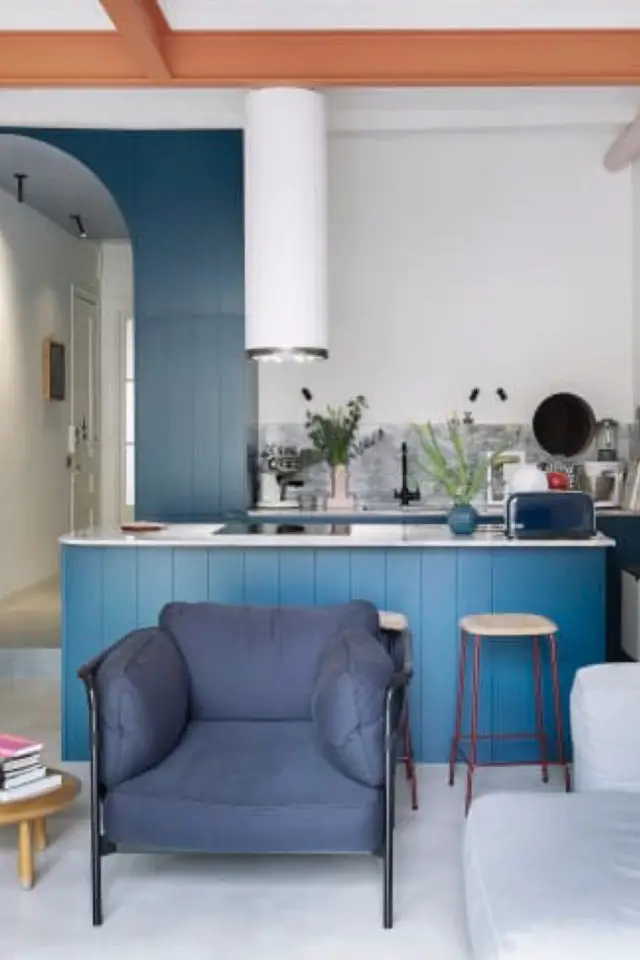 style mid century decoration couleur intérieur vintage bleu cuisine salon séjour blanc
