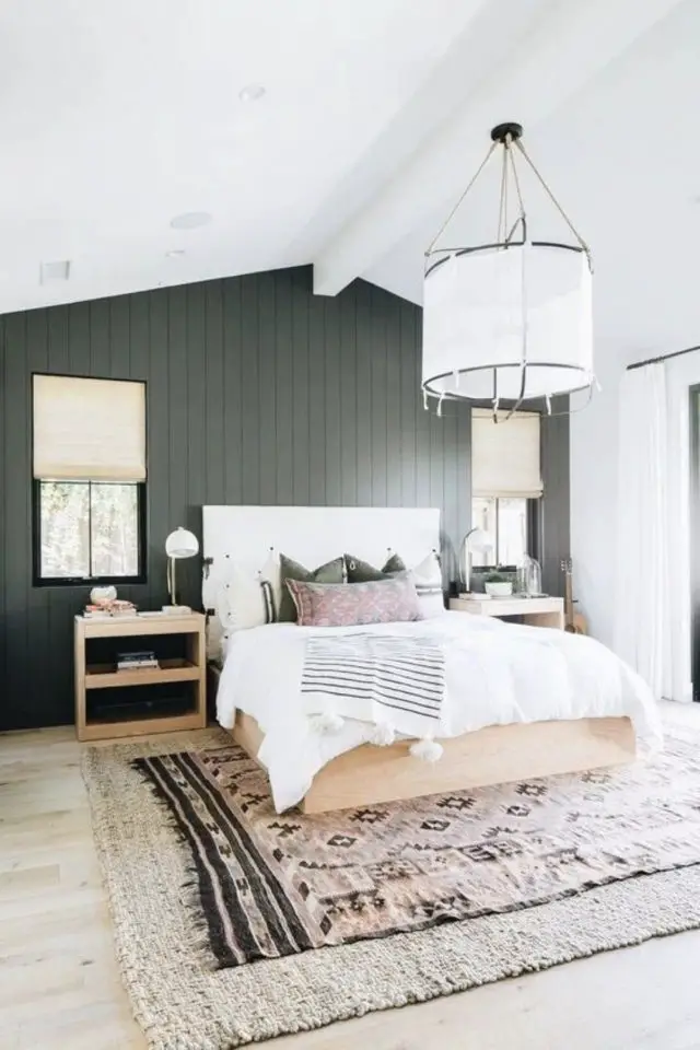 chambre combles moderne couleur exemple ambiance nature mur lambris peinture vert sauge lit en bois clair tapis parquet