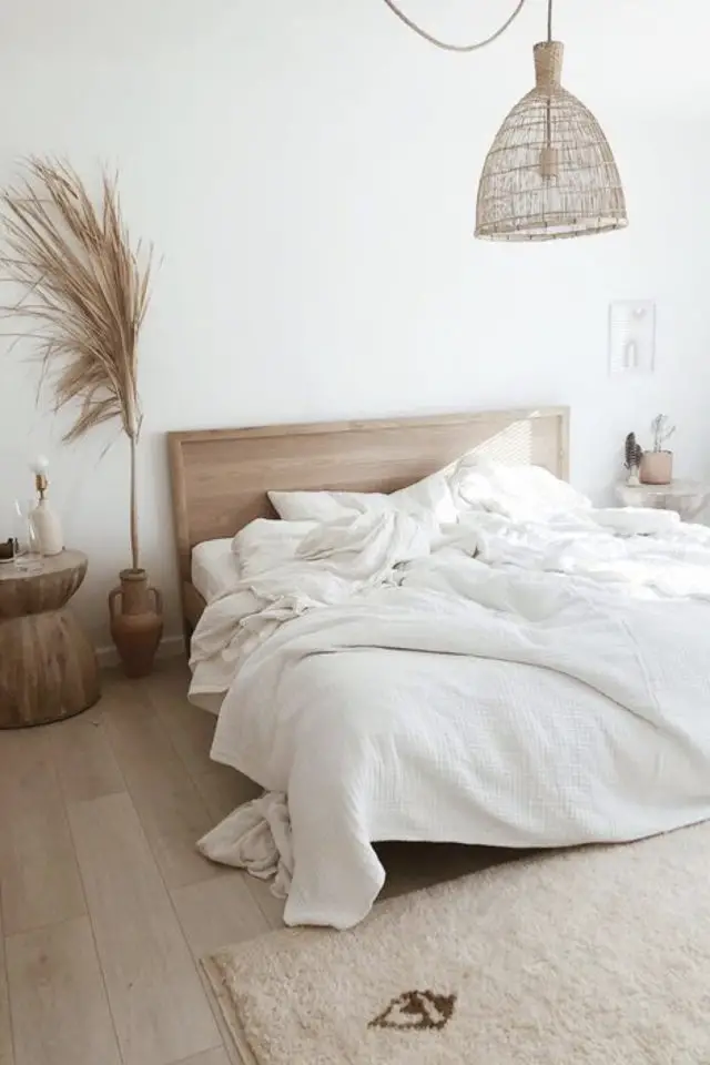 chambre deco minimaliste exemple ambiance slow bous naturel blanc lit tête de lit simplicité