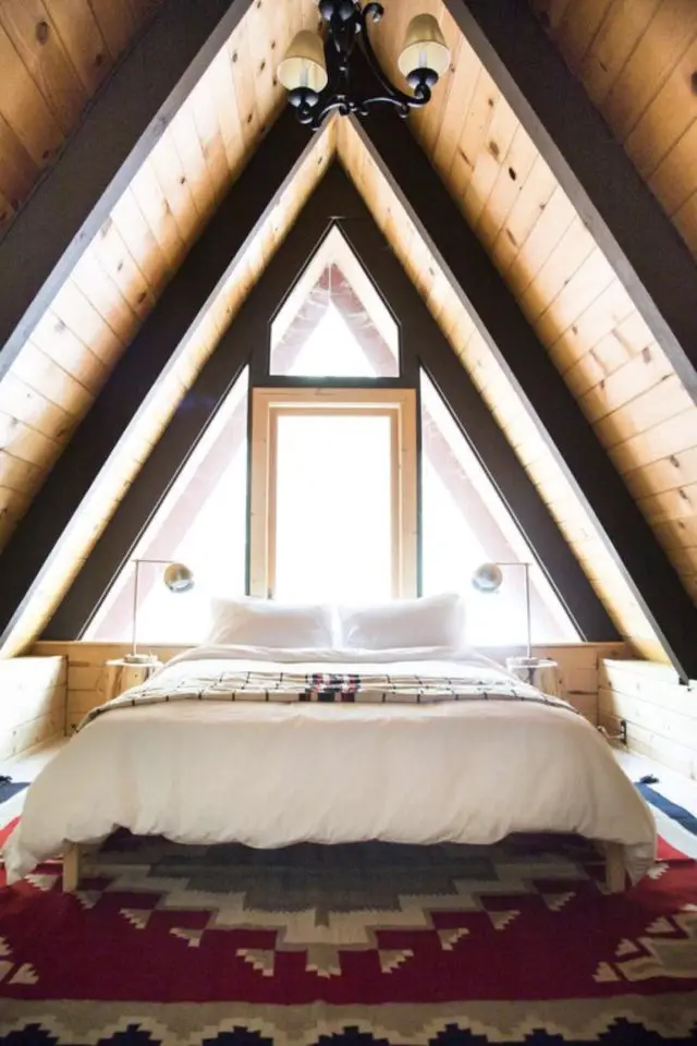 deco moderne chambre mansarde exemple ambiance cabine chalet lambris bois petit espace