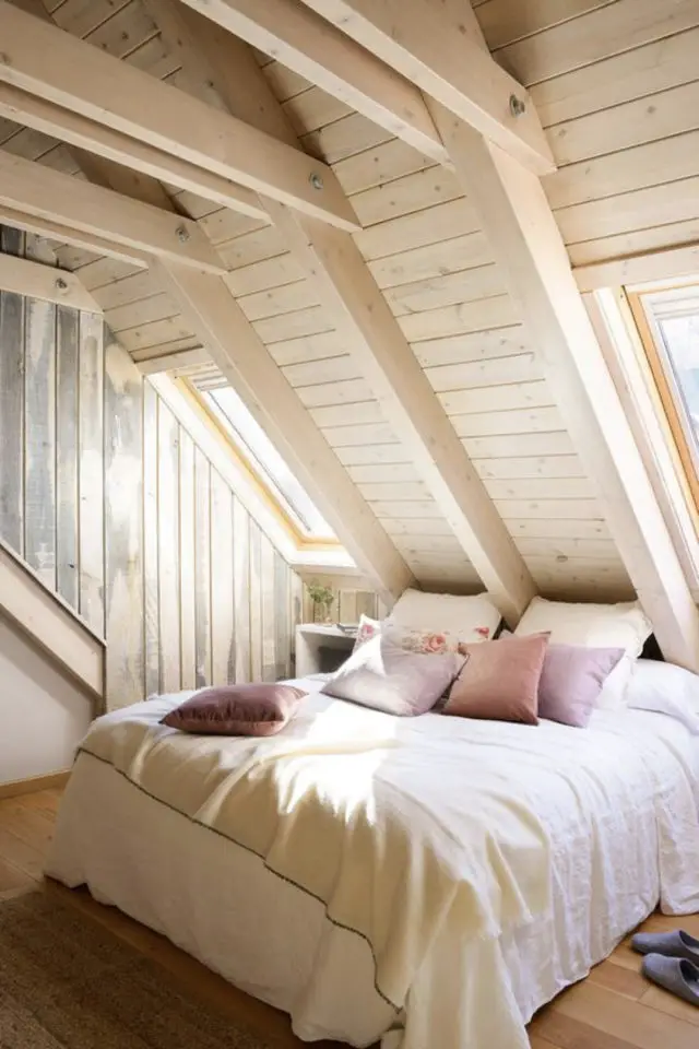 deco moderne chambre mansarde exemple lambris bois soupente ambiance cosy