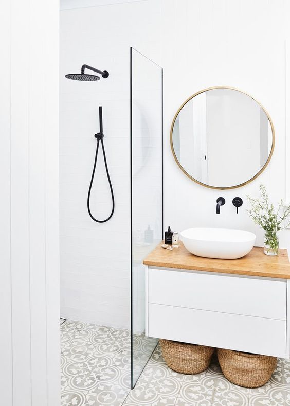 gain de place petite salle de bain exemple miroir rond meuble vasque