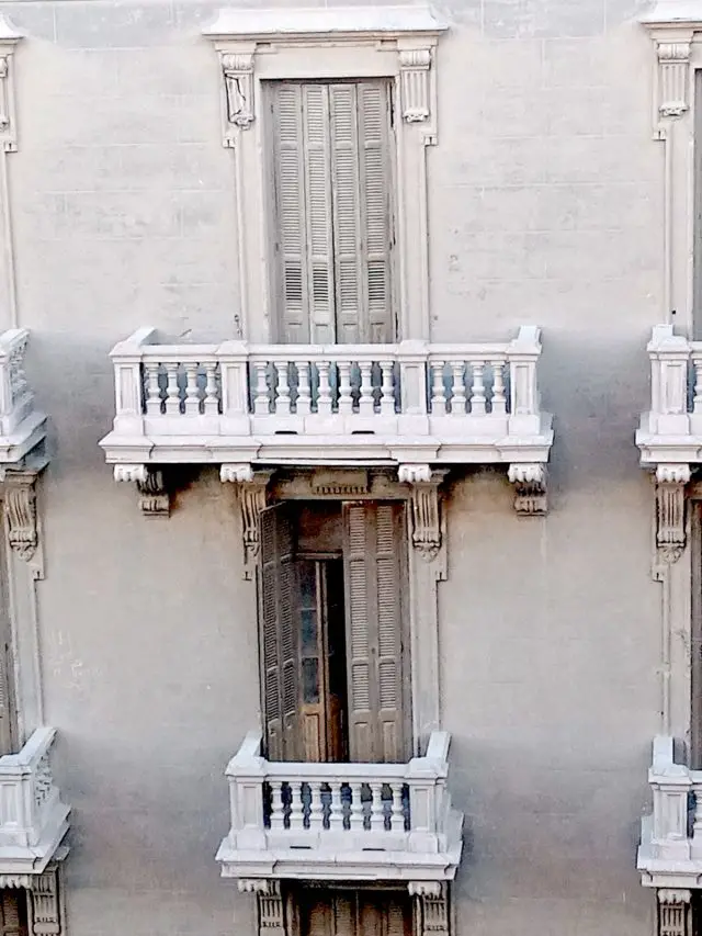 patrimoine 19e Caire détail façade architecture classique à rénover balcon