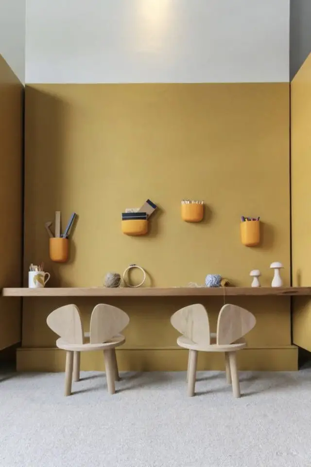 chambre enfant couleur moderne exemple moutarde chaleureux petit bureau peinture murale