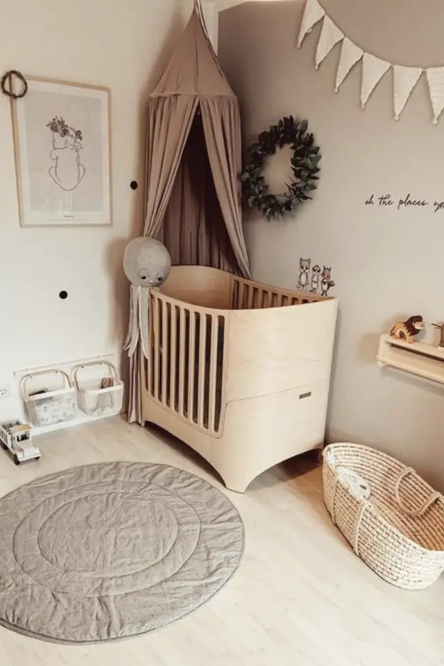 chambre enfant couleur neutre exemple beige écru neutre bois berceau moderne design ciel de lit