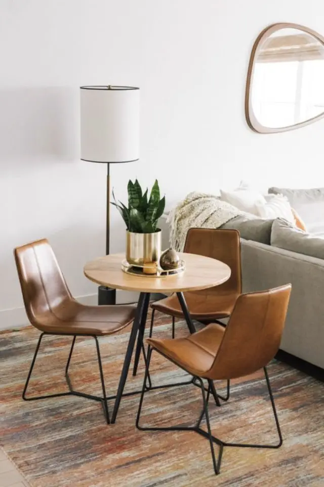 espace repas petite piece a vivre exemple salon canapé table ronde en bois table en cuir moderne