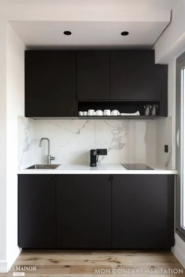 exemple choix couleur petite cuisine noir moderne minimaliste marbre crédence