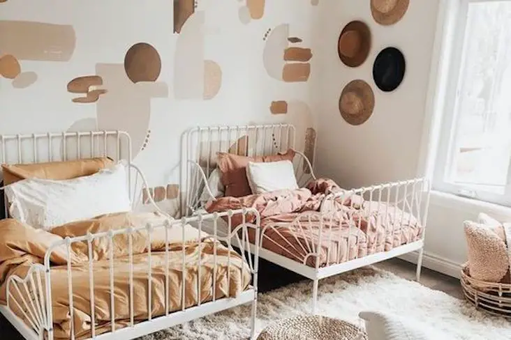 exemple couleur chambre enfant moderne tendance douce enveloppante calme petit espace lit