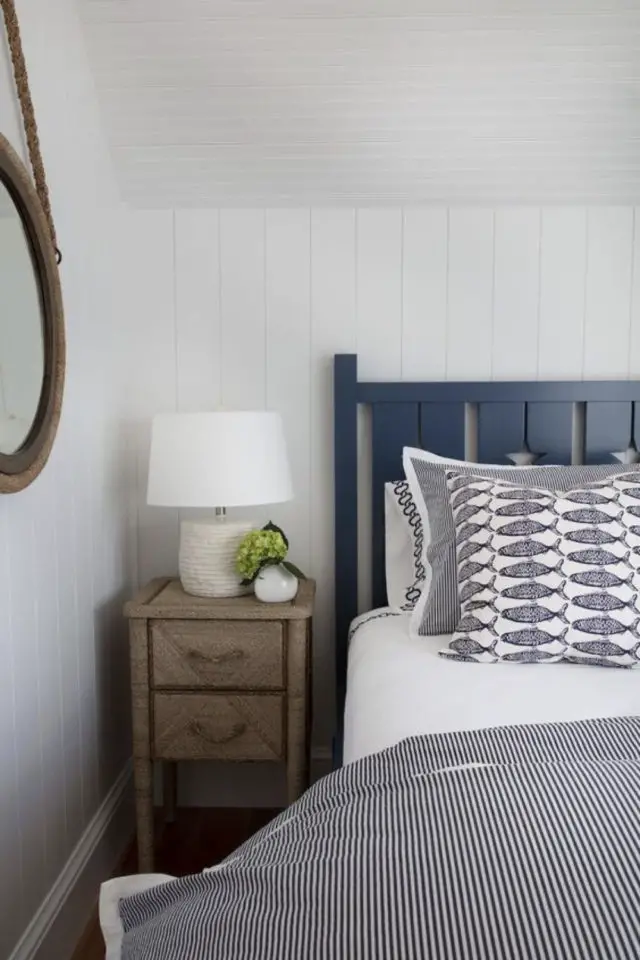exemple deco chambre bord de mer tête de lit bleu décor simple