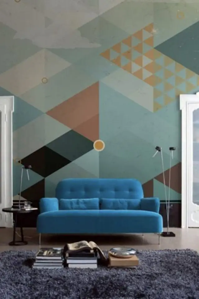 exemple peinture murale originale triangles vert multicolore effet papier peint salon séjour canapé graphique moderne frais