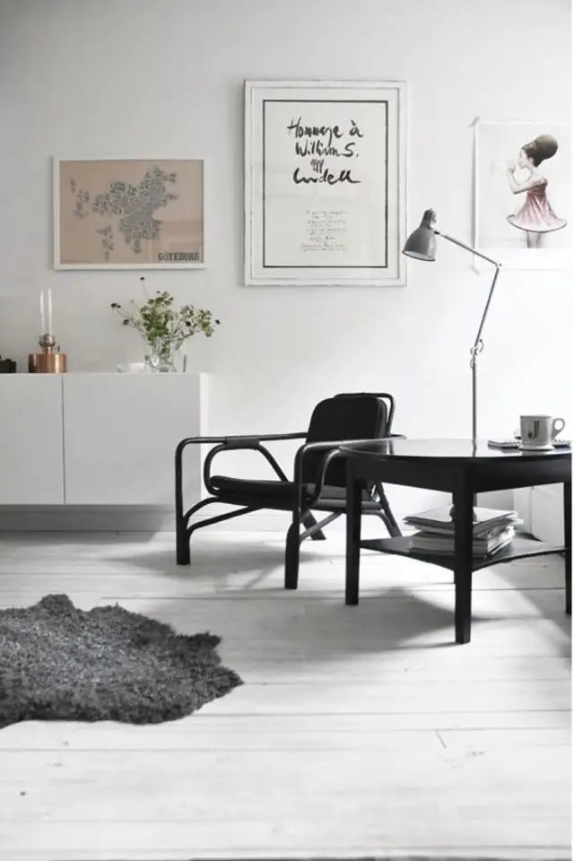 salon decoration style masculin exemple essentiel minimalisme blanc noir cuir liseuse
