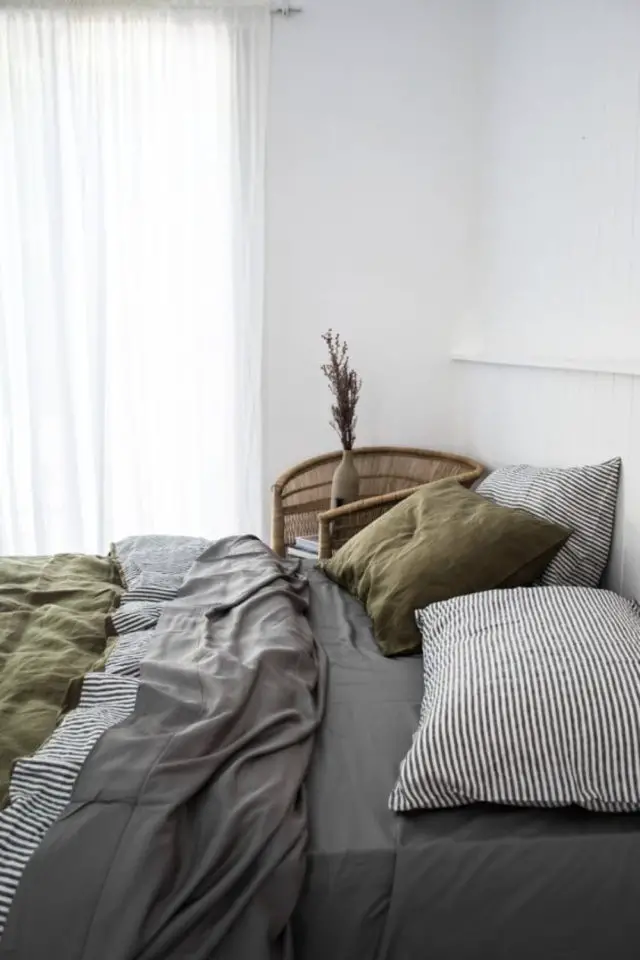 chambre a coucher style masculin exemple dominante peinture blanche linge de lit simple épuré minimaliste