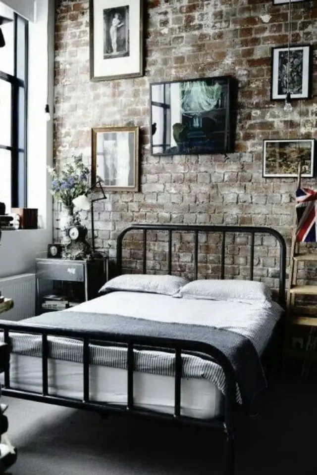 chambre a coucher style masculin exemple style industriel mur en brique lit métal noir moderne et vintage