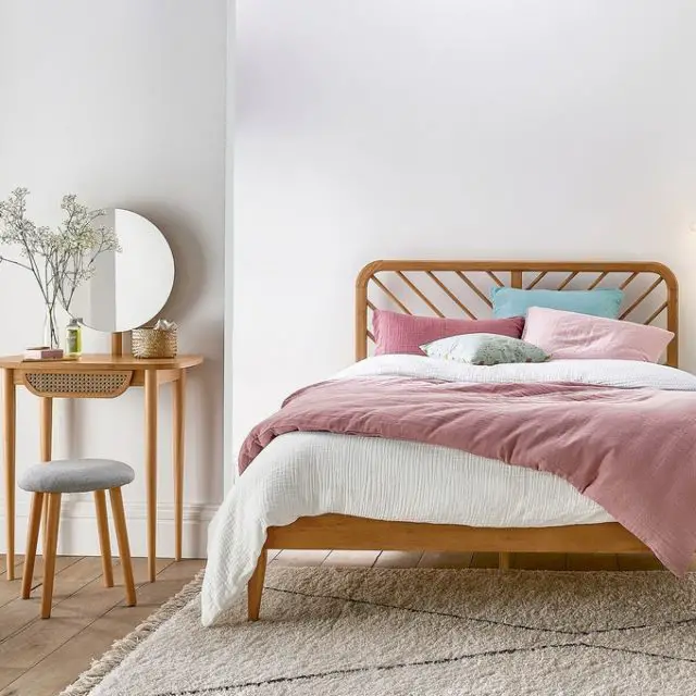 collection iconique la redoute joli lit en chêne avec tête de lit simple mais déco