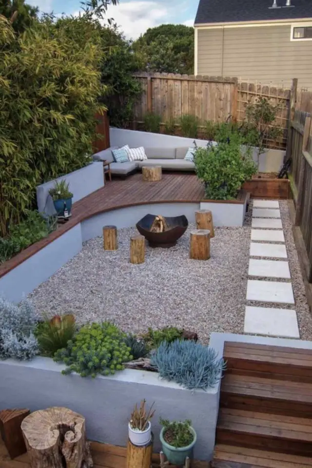 jardin terrasse materiaux revetement exemple paysagisme sur-élevée bois allée pavés gravier