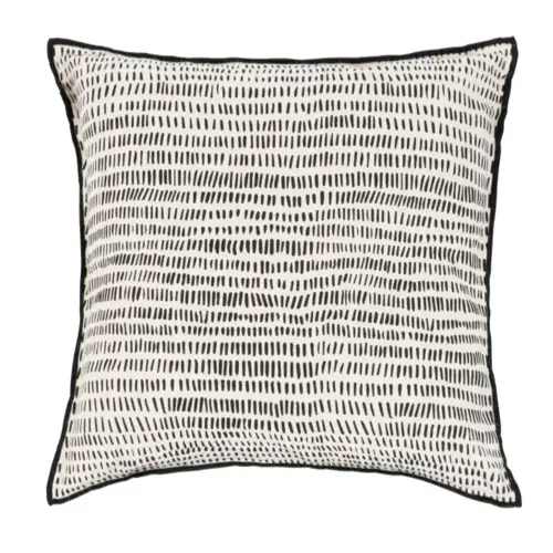 accessoire deco plus chaleureuse minimaliste slow coussin noir et blanc moderne