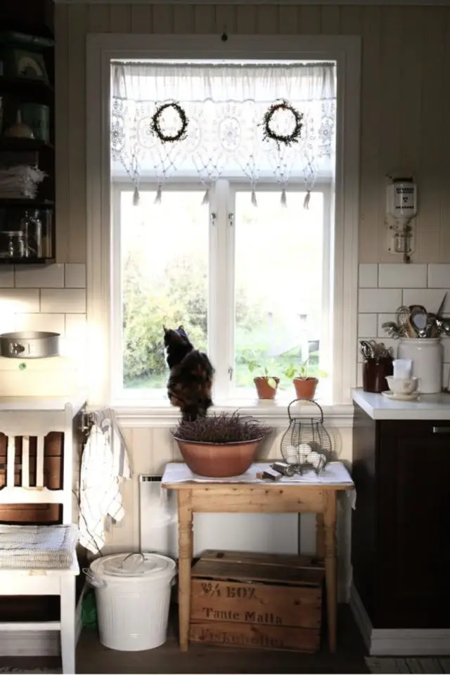 chat et cuisine deco exemple rebord de fenetre ambiance feutrée