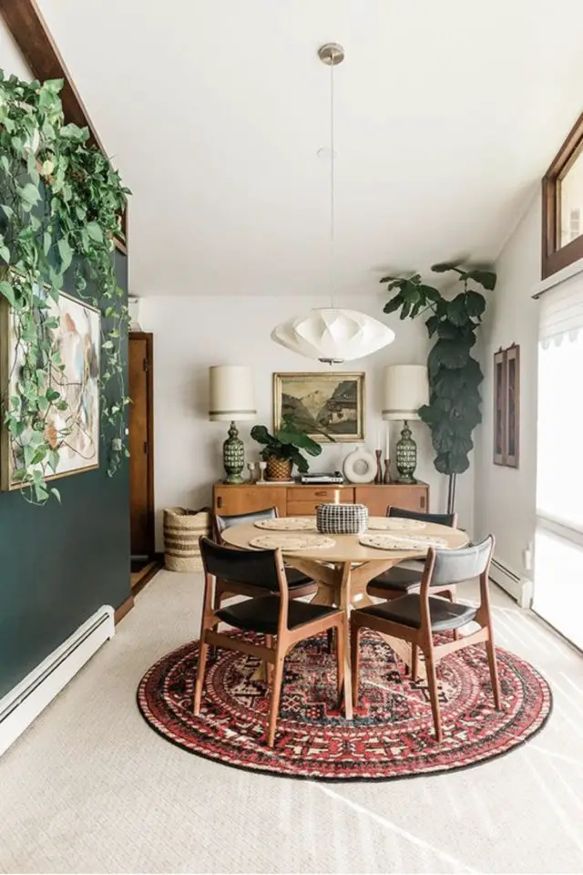 comment choisir table salle a manger moderne peinture verte table ronde bois fauteuil vintage tapis persan rond