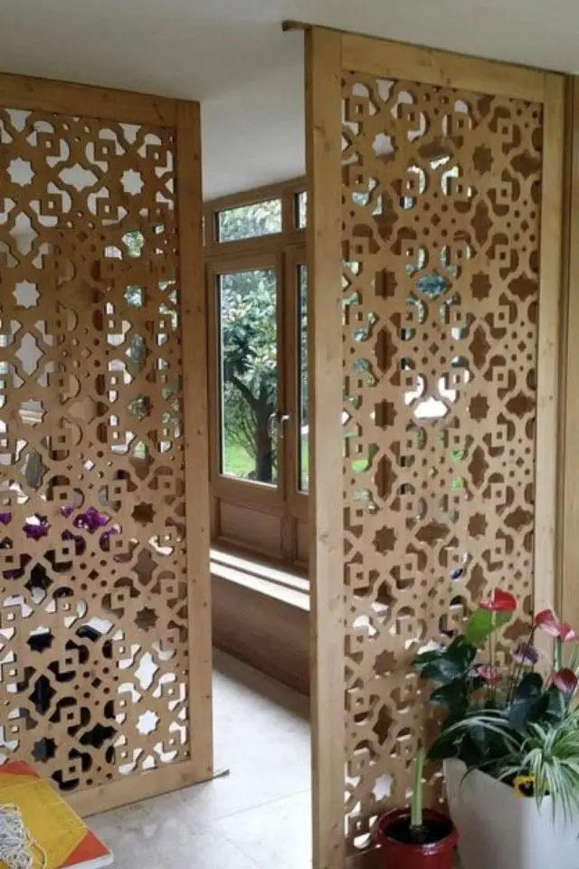 conseil deco amenagement claustras interieur bois moderne motif moucharabieh fleur