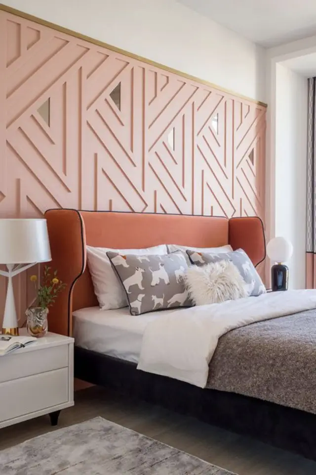 decor mural moulure peinture exemple mur accent chambre à coucher motif triangle peinture rose clair