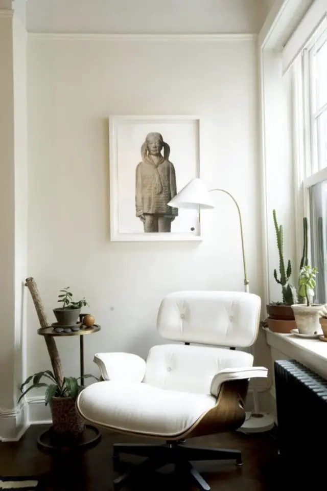 meuble annees 50 salon exemple designer Eames Lounge chair blanc