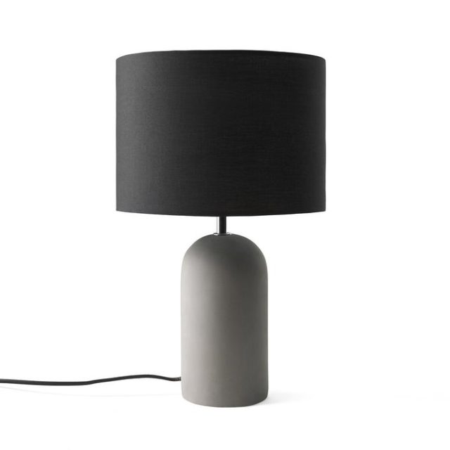 meuble deco minimaliste et chaleureux lampe à poser épurée moderne béton abat-jour noir