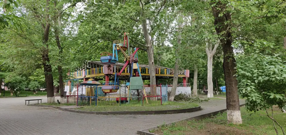 nomade voyage armenie erevan nature parc ancienne aire de jeux pour enfant