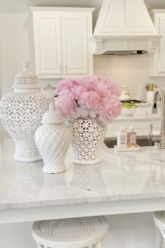 pivoine fleur cuisine modern glam plan de travail marbre blanc gris